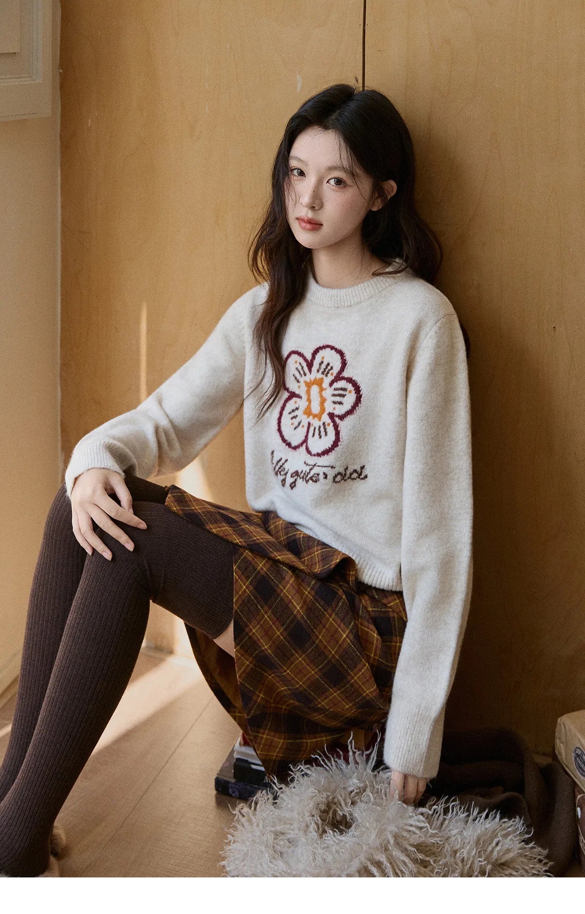 Mishow Beige Flower Pattern Letter Print Pullover MXE91Z2869