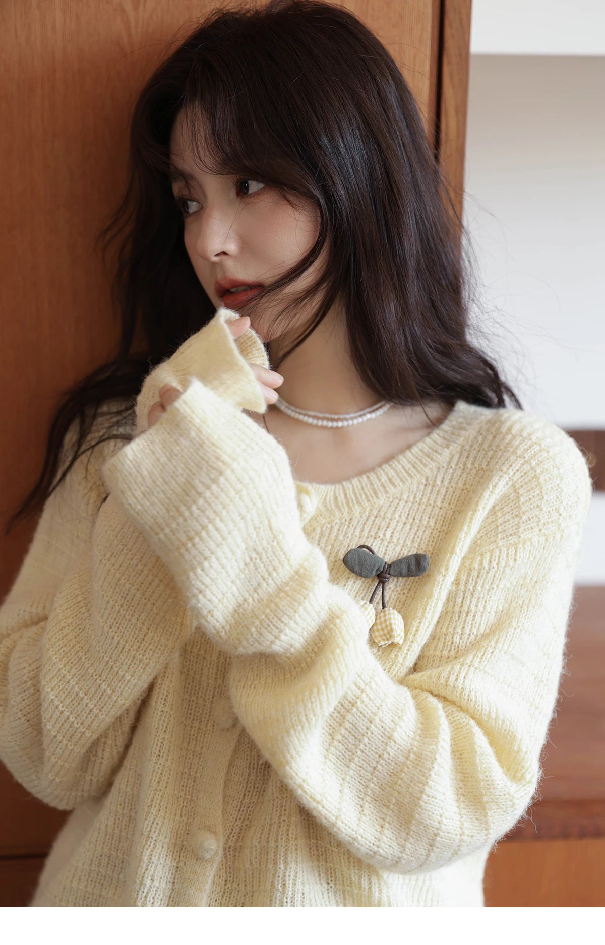 Mishow Camellia Brooch Round Neck Cardigan MXE44Z1390