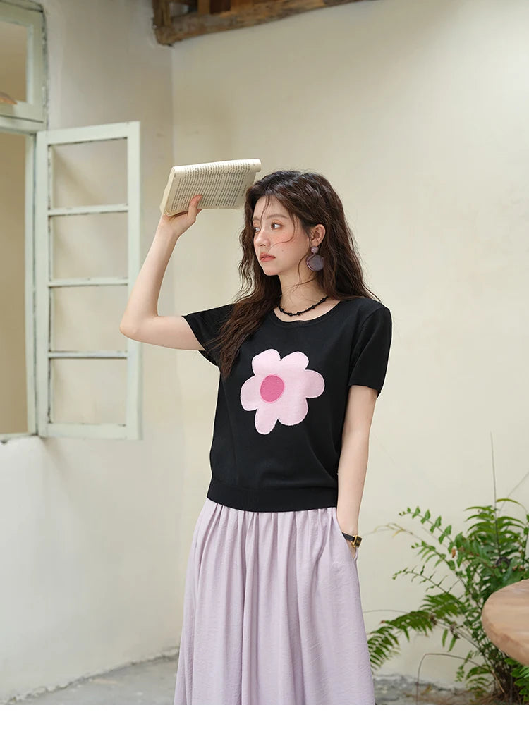 Mishow Contrast Color Flower Knit Tee MXE39Z1311
