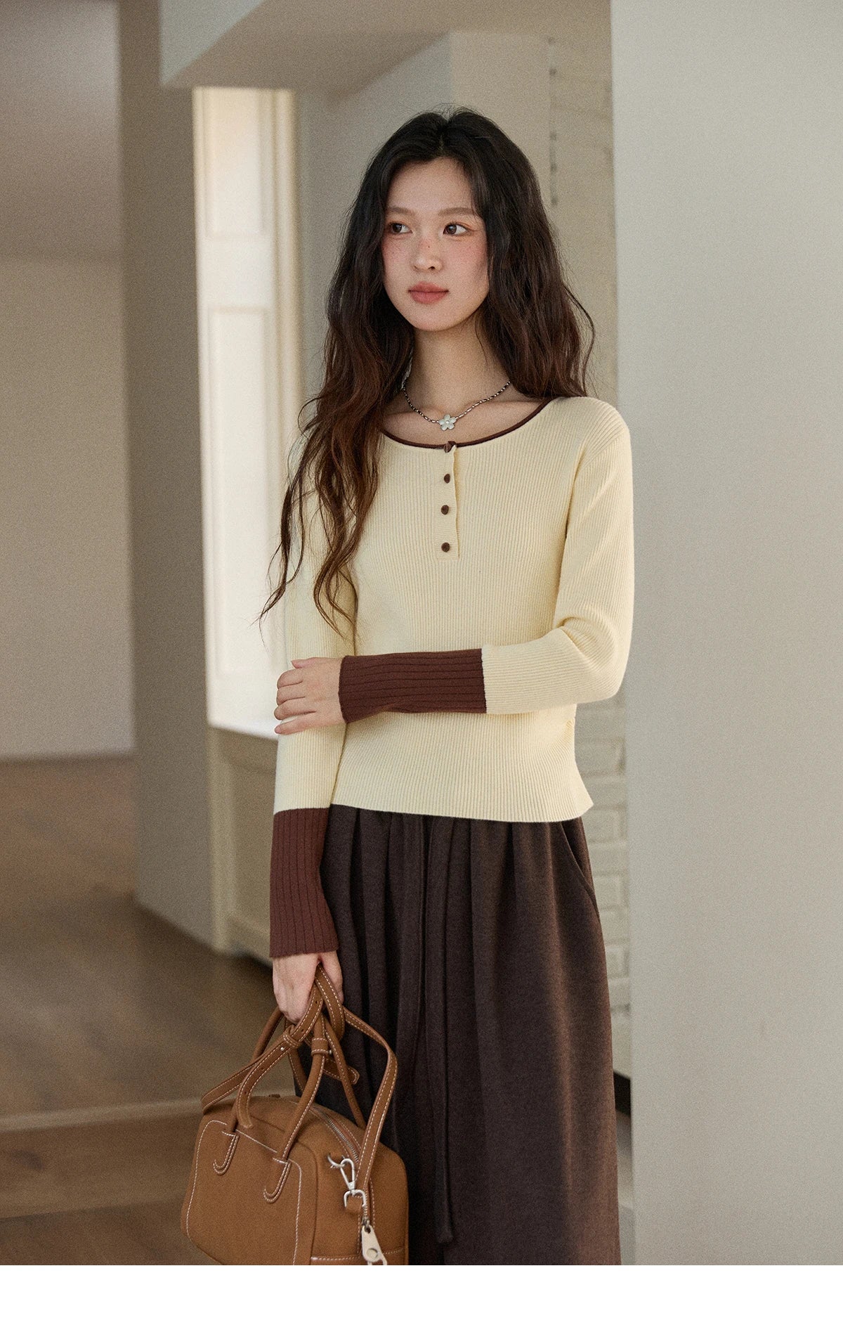 Mishow Retro Contrast Color Crew Neck Sweater MXE89Z2639