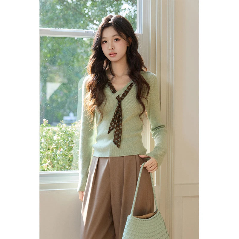Mishow Green V-Neck Tie Neck Floral Ribbed Top MXF108Z1024