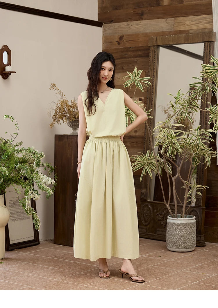 Mishow Solid V-Neck Sleeveless Vest & Elastic Waist Skirt Set MXE34T0604