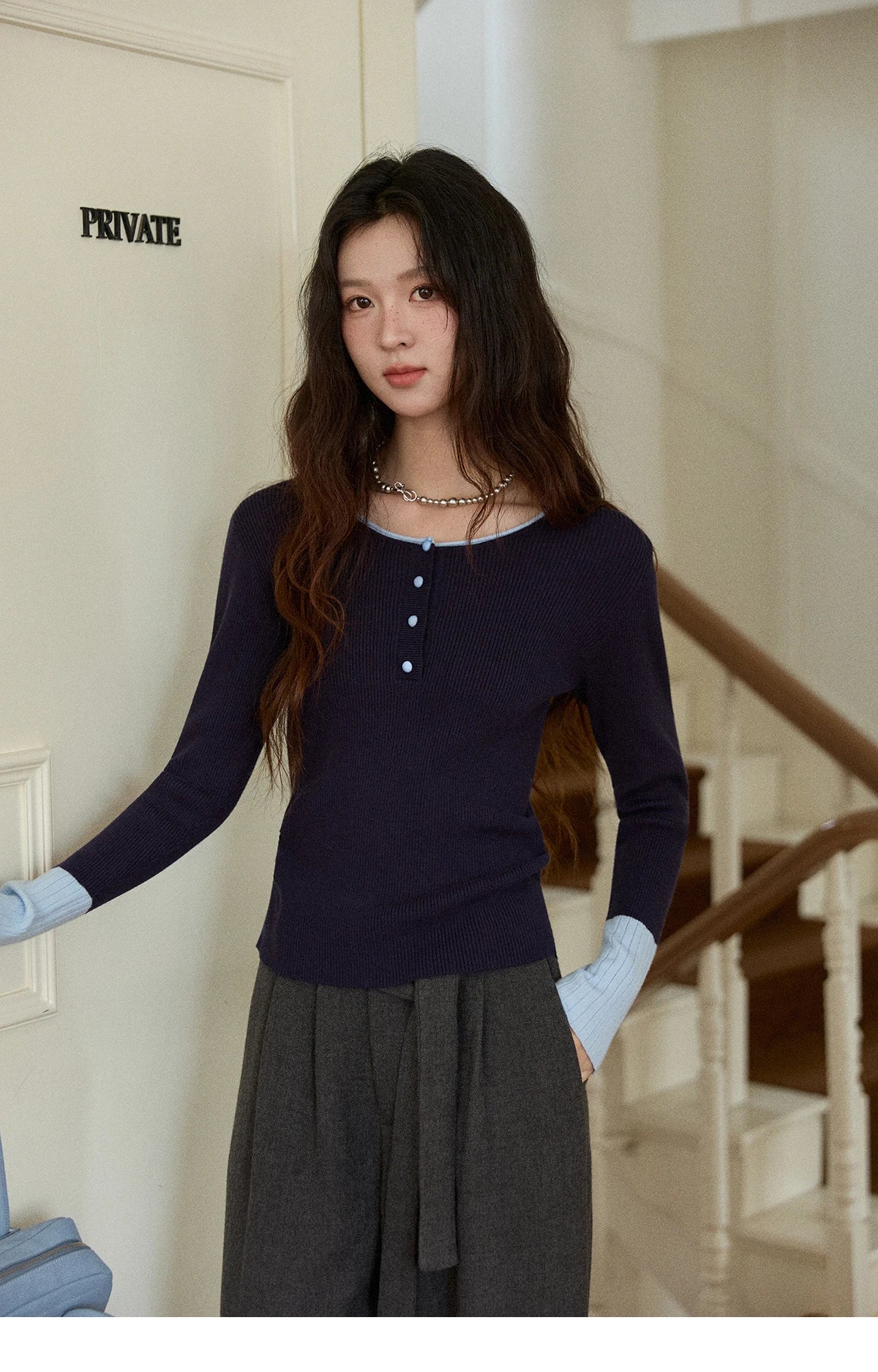 Mishow Retro Contrast Color Crew Neck Sweater MXE89Z2639