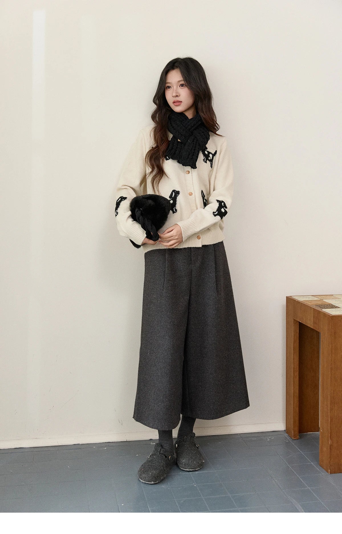 Mishow Puppy Jacquard Crew Neck Cardigan MXE93Z2950